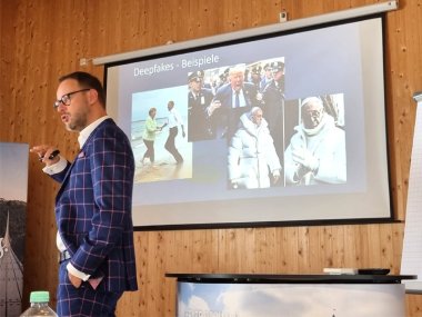 Dr. Andreas Kohne beim KI-Workshop für Kurvenkreis-Sponsoren in Bremm.