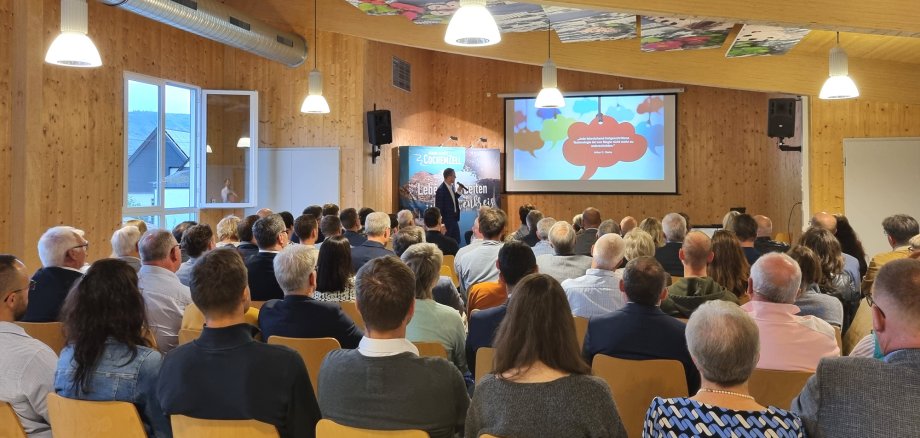 Rund 100 Gäste auf der ZaC-Konferenz im Calmont-Forum in Bremm an der Mosel.